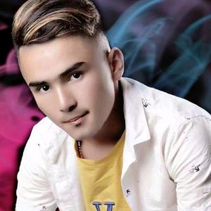 俄罗斯大美女裸体露出大乳房尿口
