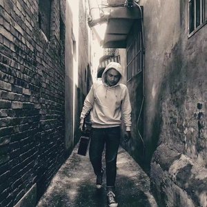 俄罗斯大美女裸体露出大乳房尿口
